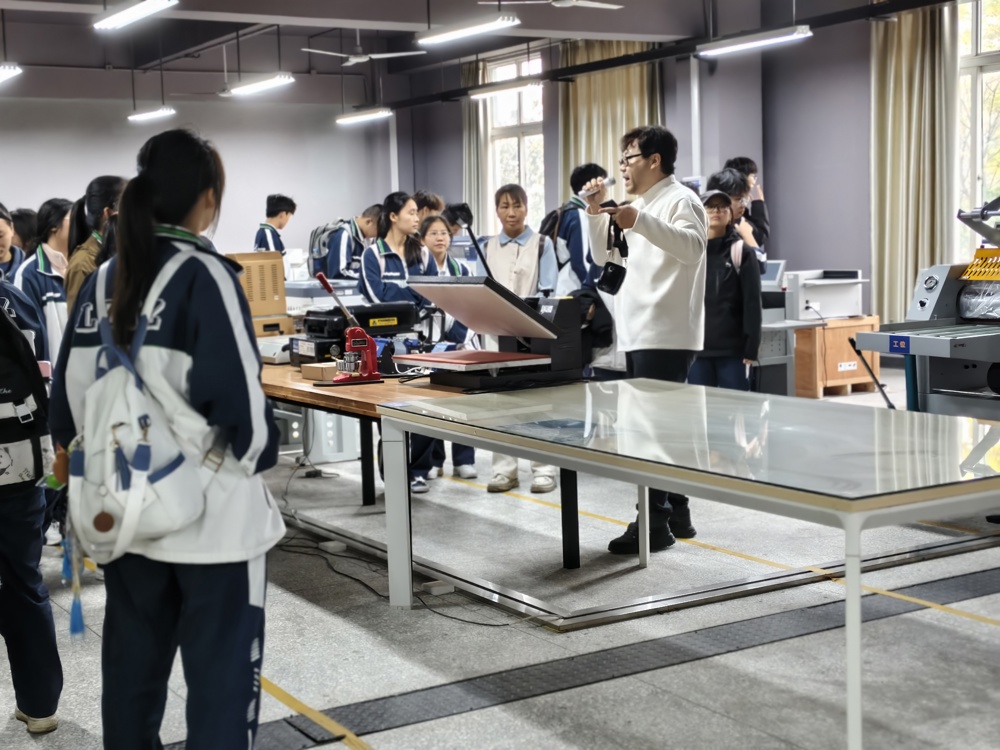 ½ÌÑ§ÇøÂÃÐÐ ½ÌÑ§ÇøÂÃÐÐ