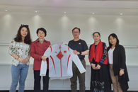 ����ѧ����ĸУΪ��������ĸУ��У��Ϊ������84��У����ĸУ�������»��콱��װ