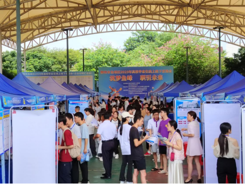 de6cab7b180f4c6596c8d9ae8b6ec10b