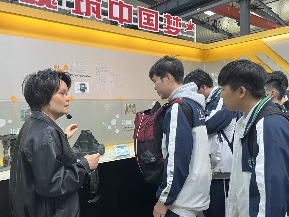 ��ѧ̽У���� ְ����ͨ����չ�������ݵھ���ѧʦ������������չ��ѧ�